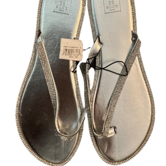 NEW! Silver flip flops | new with tags | glitter size 8 - Picture 1 of 2